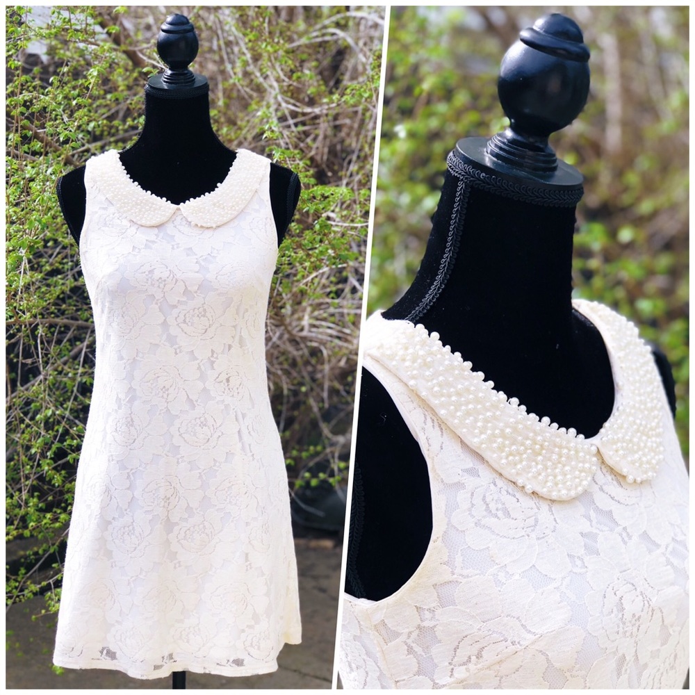 💰SOLD💰🕯Ivory Rose Lace Dress w/Pearl Collar🕯